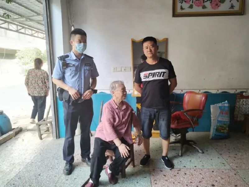 DƬ
